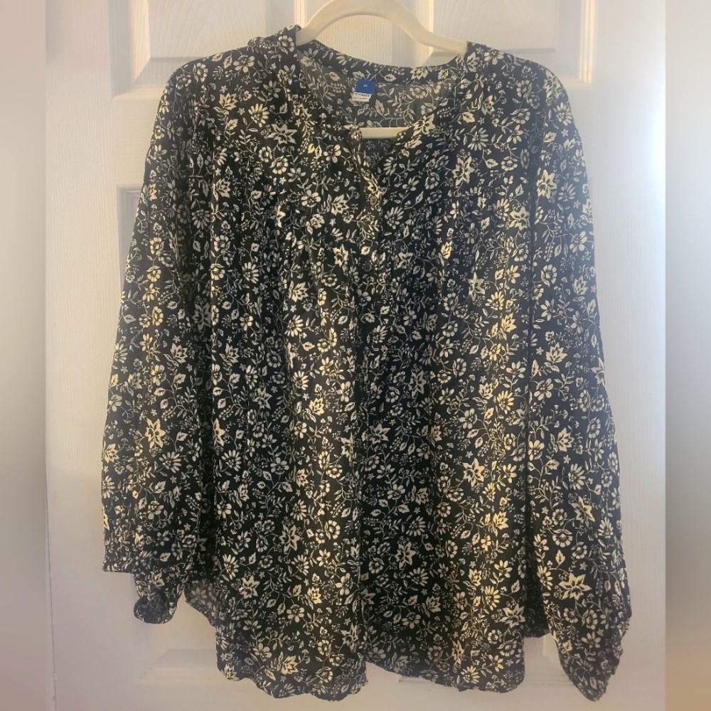 Black and white long sleeve blouse, cotton, perfect transitional piece